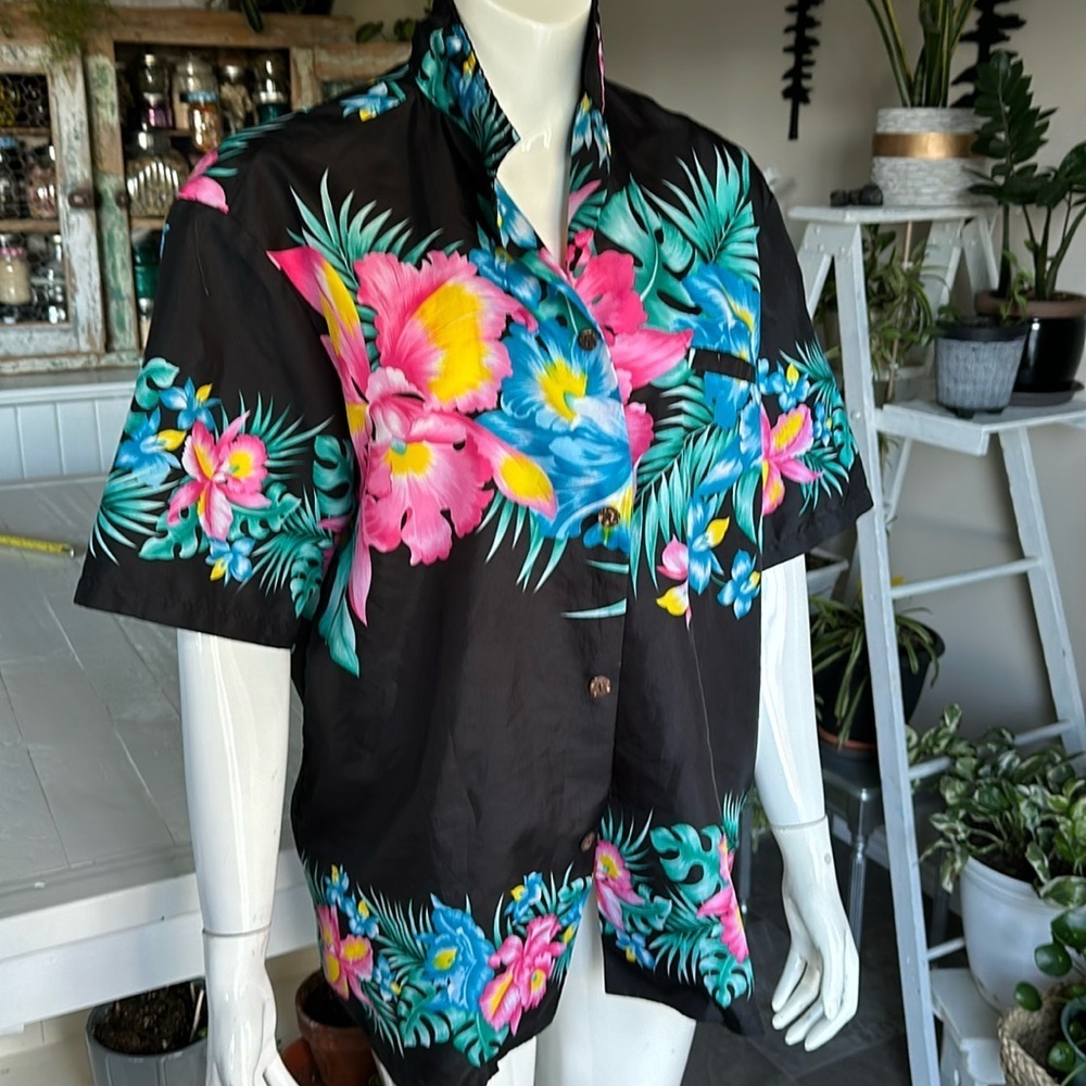 Vintage royal creations made in Hawaii black floral multicoloured button down L